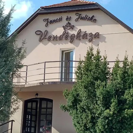 בית הארחה Jancsi Es Juliska Vendeghaza באלאטונסארסו